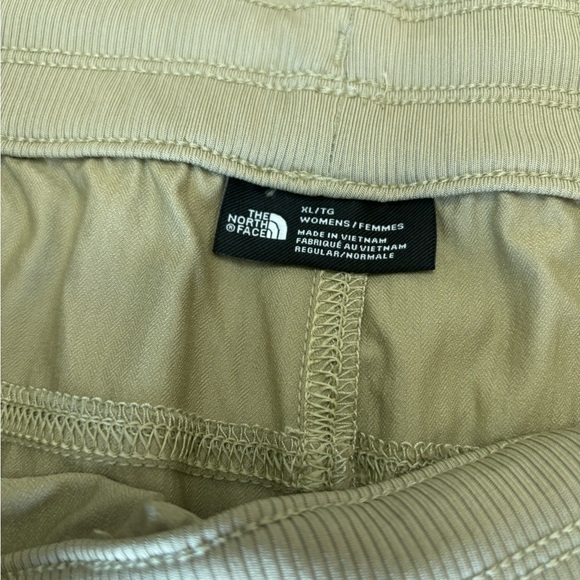 The North Face Pants Beige Ruched Hiking Casual Outdoor Cropped Capris Womens XL - Picture 3 of 11